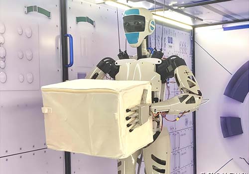 中国の宇宙ステーションには、銃で防御できるヒューマノイドロボットが装備されます。テスラのオプティマスプライムと比べてどうですか？