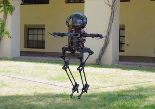 ヒューマノイドロボットは「熟練」しており、綱渡りやスケートボードをしていて、飛んでいます！