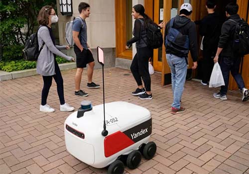 AMRロボットは路上で食べ物を配達しますが、持ち帰り用の仕事は置き換えられますか？